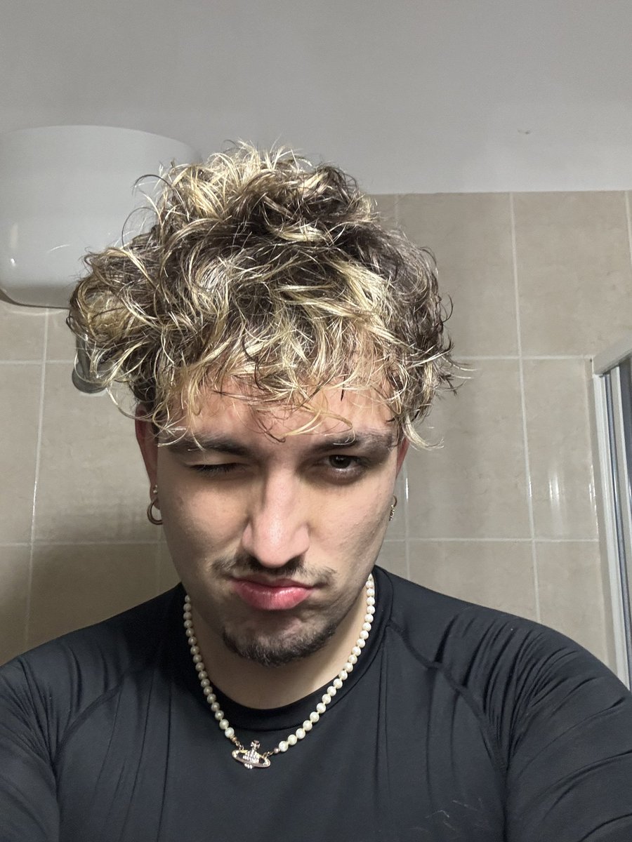 xvriavo (waiting for pearl) tweet media