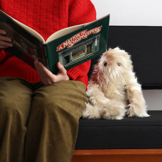 お尻に重りが入ってて、
おすわりも得意な「イエティ」です。