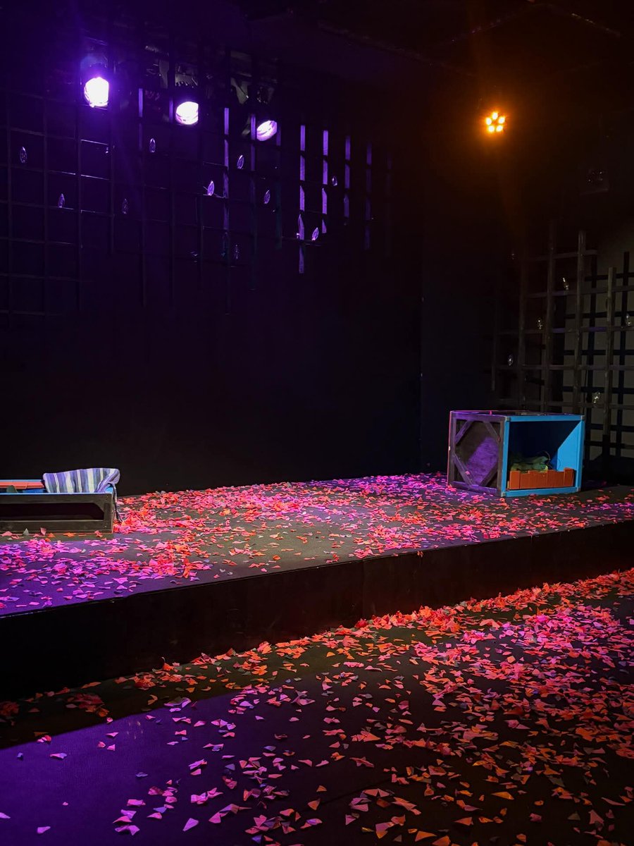 アトリエ・センターフォワード公演「笑わせません、勝つまでは」
12/26(金)19:00開演
お席ございます📯

DMでもご予約承ります。
ぜひ新宿三丁目の雑遊へ
戦後80年の観劇納めに、ご好評頂いています。