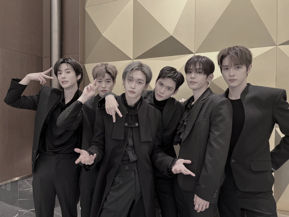 sunigchan's tweet image. A group full of handsome guys.
— yeah, that’s us.