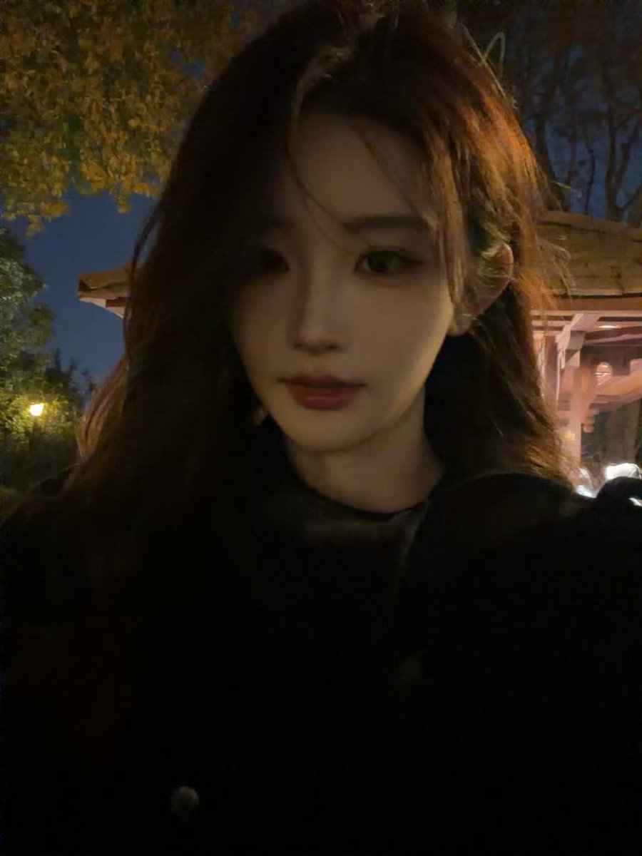 tazxing's tweet photo. 251212 죠우스위 부계정 웨이보 (2)

‘风真大🌬️’

#周诗雨 #ZhouShiyu #주시우 #SNH48 https://t.co/lPjaTBNrCH