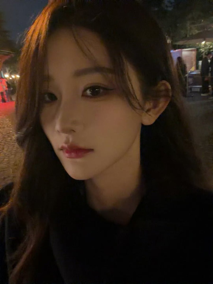 tazxing's tweet photo. 251212 죠우스위 부계정 웨이보 (2)

‘风真大🌬️’

#周诗雨 #ZhouShiyu #주시우 #SNH48 https://t.co/lPjaTBNrCH