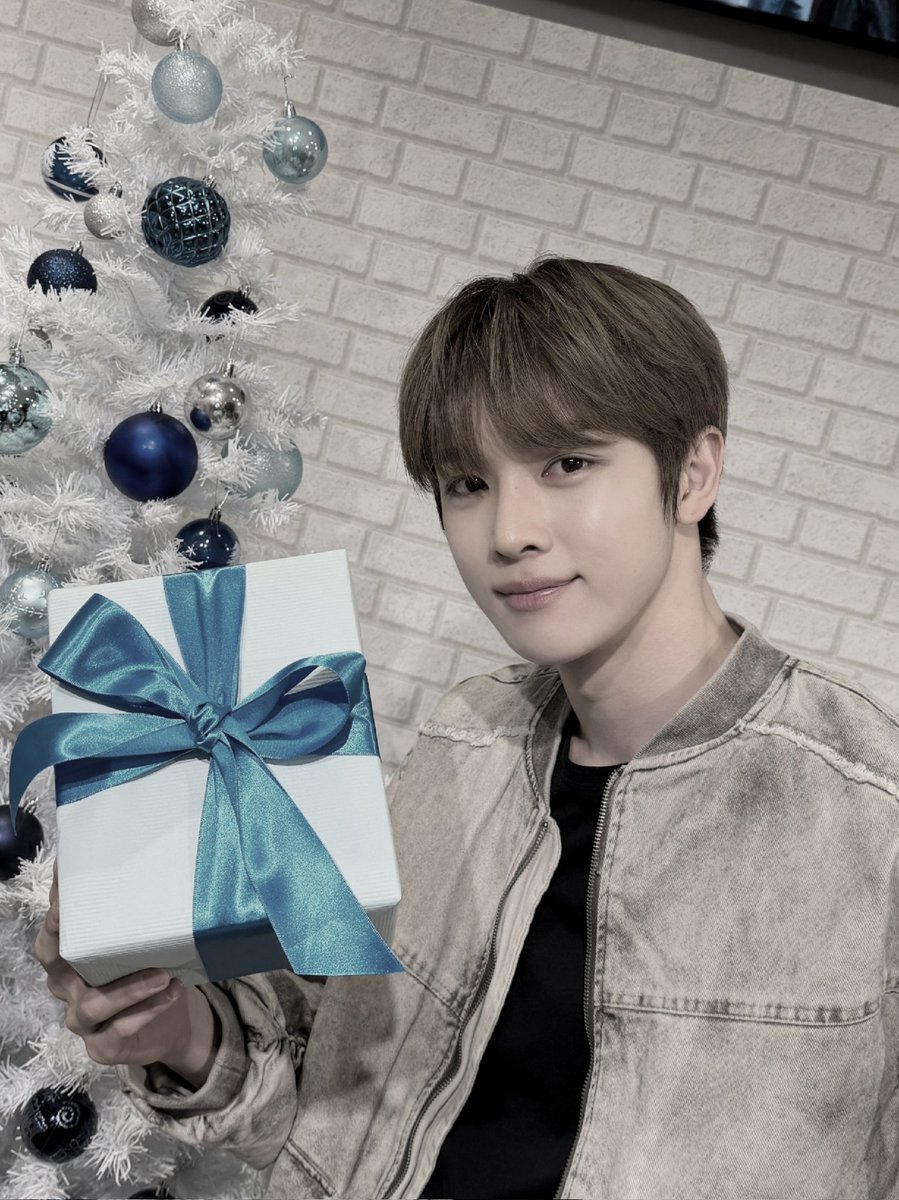 sunigchan's tweet image. Unwrapping happiness one gift at a time. The magic of Christmas is in the air, and I'm soaking it all in. May your days be merry and bright, and your heart be light!