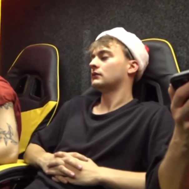 iPL1SETSKY's tweet image. moski está embarazado de thomas dubai merlo y por eso esta con fiebre 🤓☝️