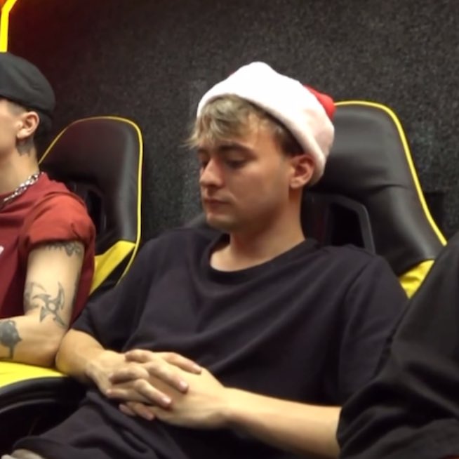 iPL1SETSKY's tweet image. moski está embarazado de thomas dubai merlo y por eso esta con fiebre 🤓☝️