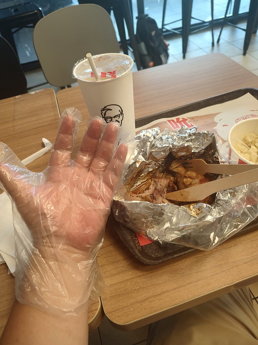 クリスマスで思い出したけど、11月末の台湾でケンタッキーがおもろ