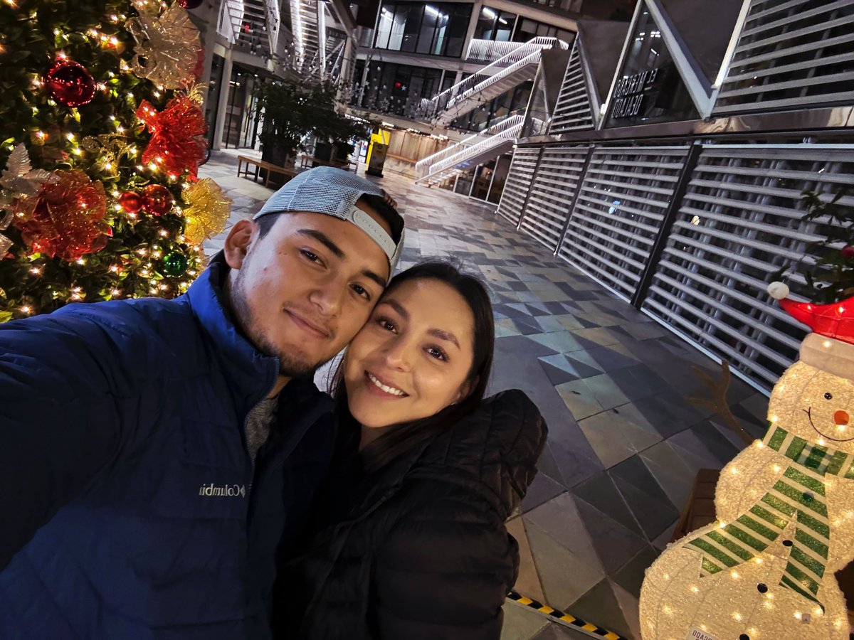 Roel_m24's tweet photo. Que estes siempre en mi navidad 🎄🎅 mi amor @leslievelcas23 https://t.co/UzOJFwaou0