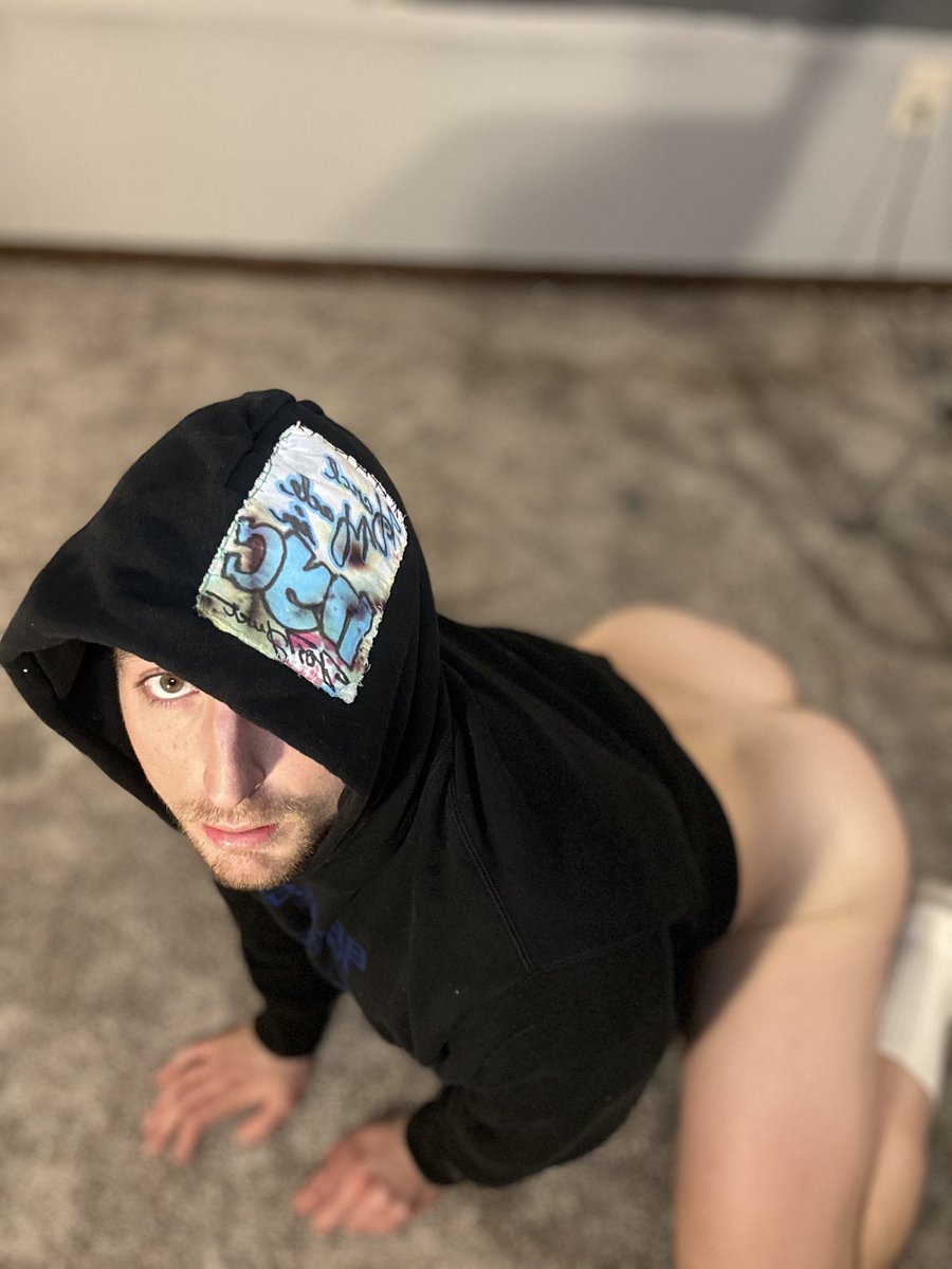 Original sweatshirt from “aworldofhurt” on insta!

instagram.com/aworldofhurt?i…