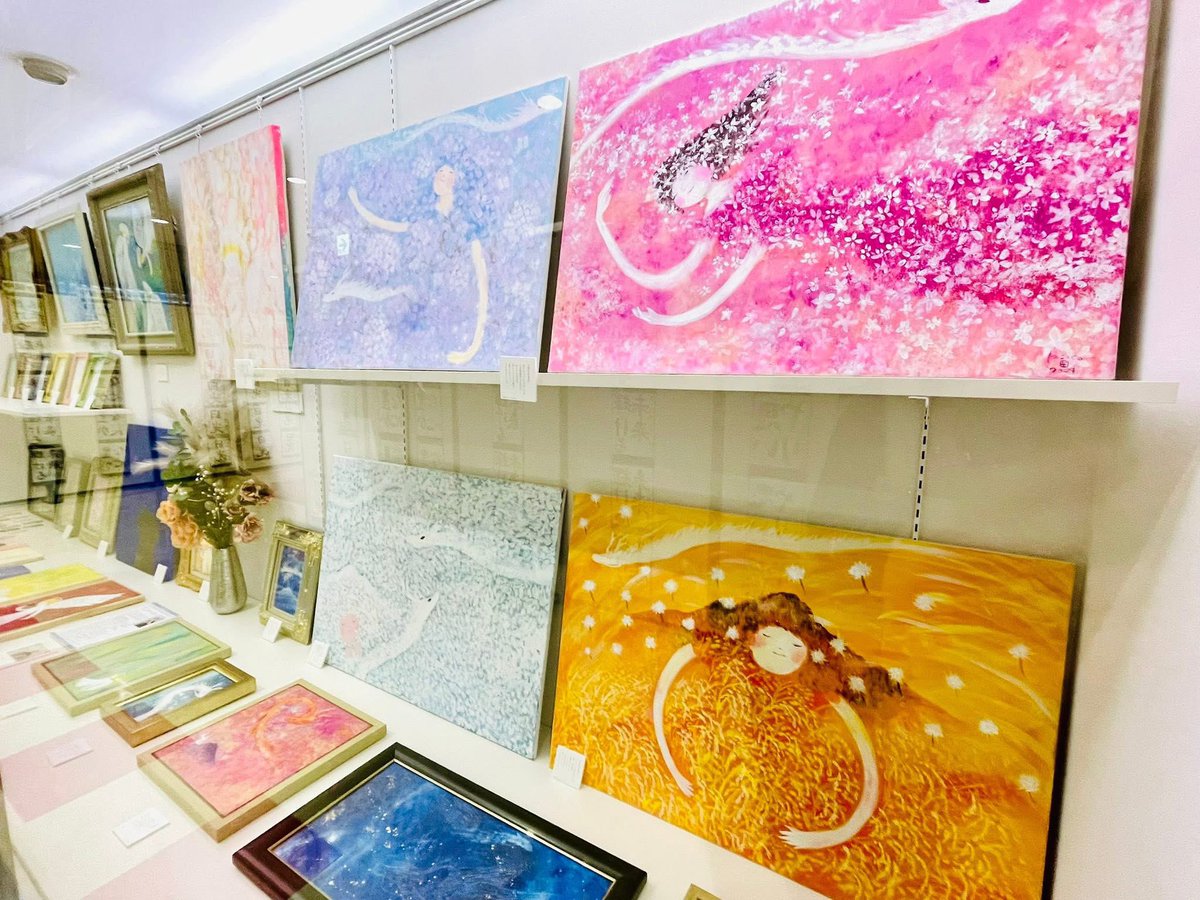 KASACO2010's tweet image. 平川文化センター2階
アートギャラリーにて
展示させて頂いております

開運かさこの絵と
ハッピーマン岩渕さんの詩

お近くにお越しの際には
是非ご覧頂けたら嬉しく思います。

今週土曜27日午前中まで
展示しております！