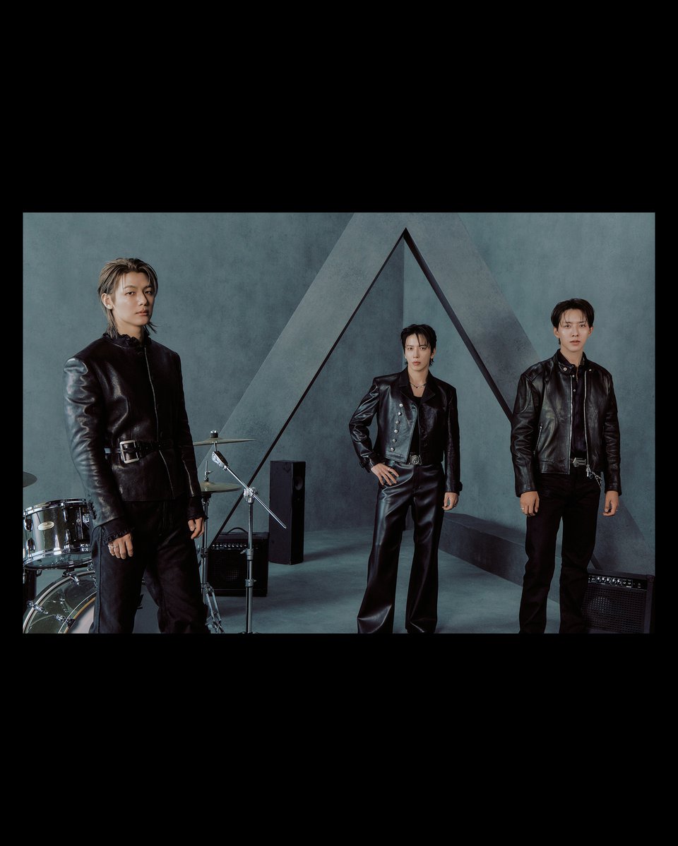 CNBLUE (씨엔블루) 3RD ALBUM [3LOGY]

「CONCEPT PHOTO 1」

2026.01.01 6PM (KST) ➤ PRE-RELEASE
2026.01.07 6PM (KST) ➤ ALBUM RELEASE

#CNBLUE #씨엔블루
#3LOGY #Killer_Joy