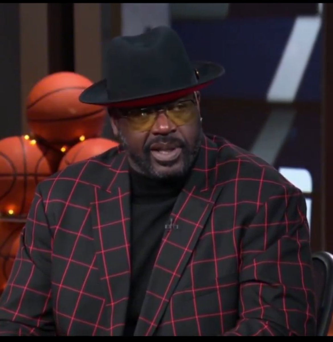 kupaa_h's tweet photo. Respectfully Shaq wtf is this fit https://t.co/jZ35VSa4AD