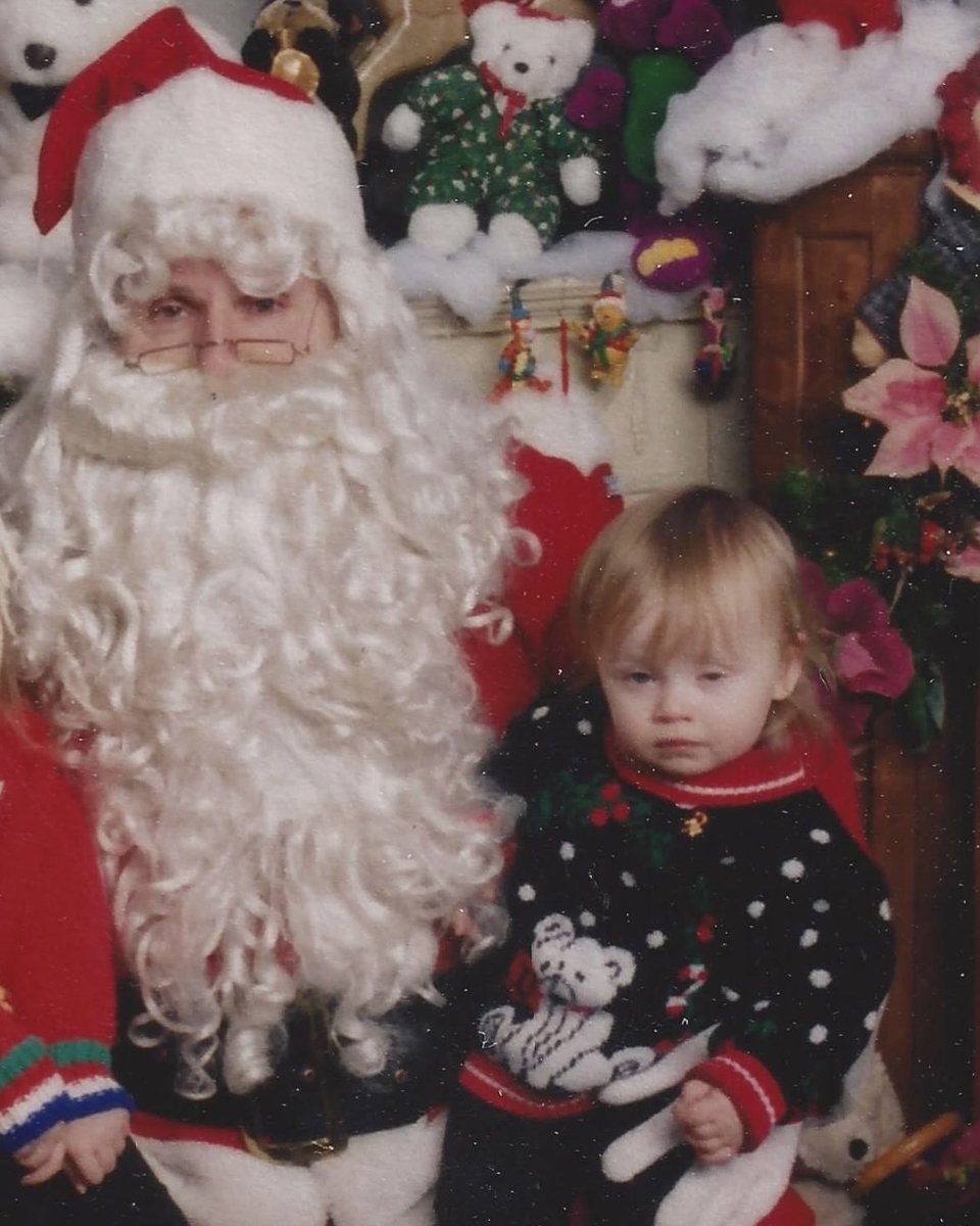 spinorbinmusic's tweet photo. Sabrina Carpenter shares a throwback photo with Santa on Christmas ๐
๐โจ
Too cute for the holidays ๐ฅน๐ #SabrinaCarpenter #ChristmasThrowback #HolidayMagic #SantaVibes https://t.co/jzcHJKBYLD