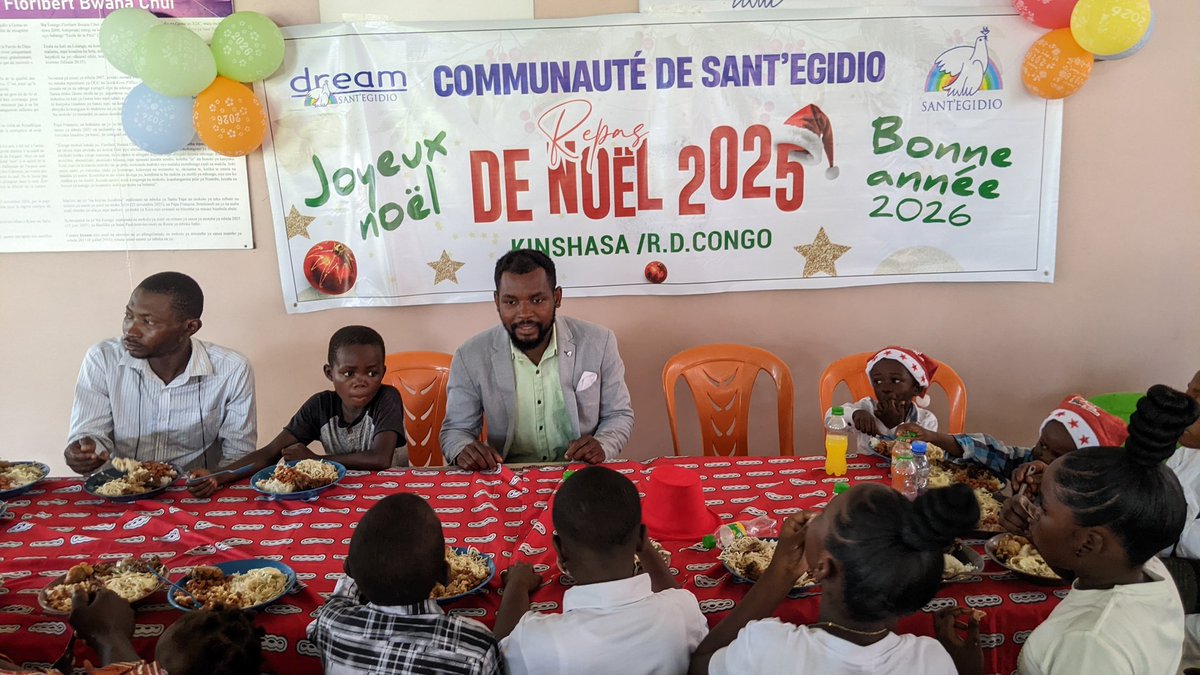 RdcSant's tweet photo. Repas de Noël au centre DREAM #Kinsha dédié à Floribert Bwan Chui. 
Mettre tout le monde sur la même table comme lui l'a toujours rêvé.
@santegidionews @Marco_europa @immaginise https://t.co/FiDFC1LfbW