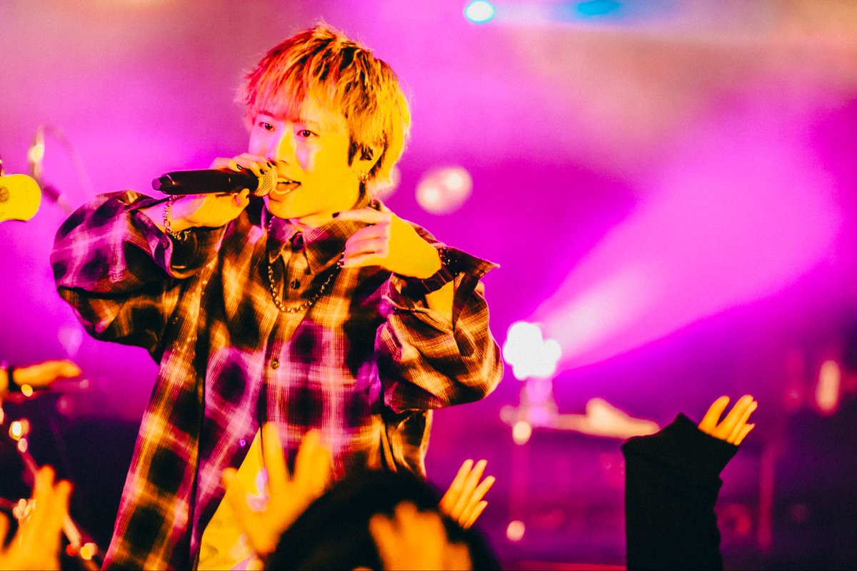 tokyo_countdown's tweet photo. 【Ciely】 時代が動く音が聞こえた。飽くなき音楽欲求の赴くままに、アレもコレも欲しいものをまんまと盗んで作り上げた誰にも盗られないスタイルで名古屋から時代を切り開く。触れたもの全部を吸収しながらも絶望を睨み、まるで楽器のように扱うその歌を以て繋ぐフューチャー。　
#TOKYOCOUNTDOWN2025 https://t.co/7d0agnLt8W