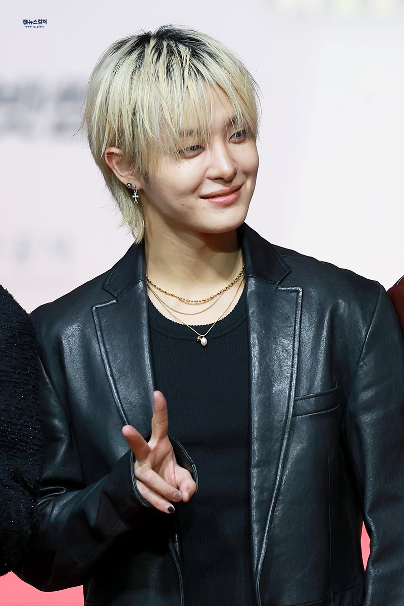 251225 가요대전 레드카펫 트레저 지훈

트레저가 불러주는 런 무대 이게 되네 ;;

🔗nc.press/news/articleVi…

#트레저 #TREASURE #トレジャー
#지훈 #JIHOON #ジフン
#뉴스컬처 #nctv