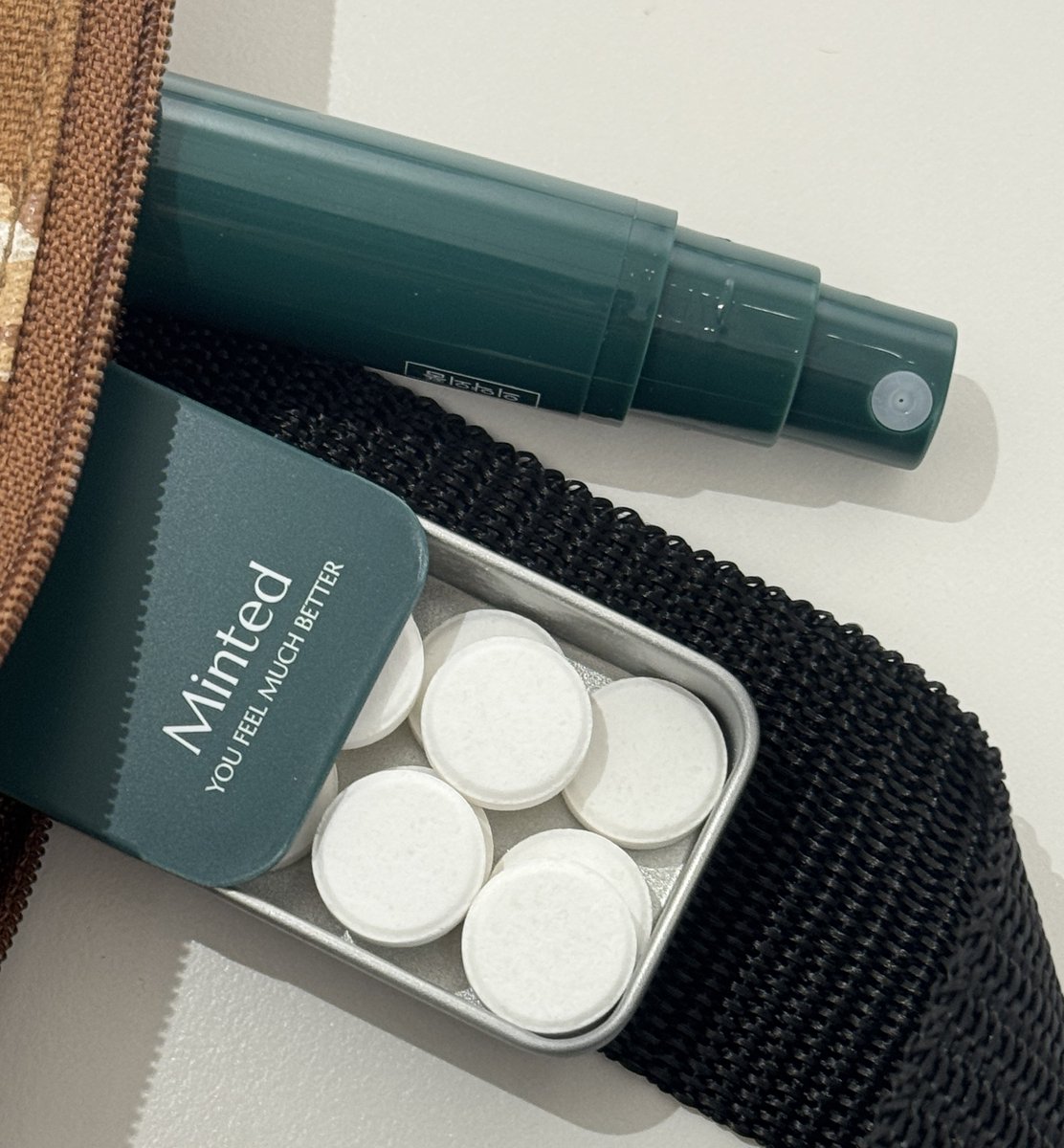 얘들아(0명) 구취 제거는 매너다 진짜....
나는 대화하면서 상대방이 뭐 먹엇는지 알고싶지 않아 진ㄴ차로

아근데 솔직히 매번 양치하기는 힘드니까 이런거 쓰면 편함
여기꺼 개조아해서 친구들한테도 소매넣기 해줫는데 다들 조아해서 기분 쭈아,,