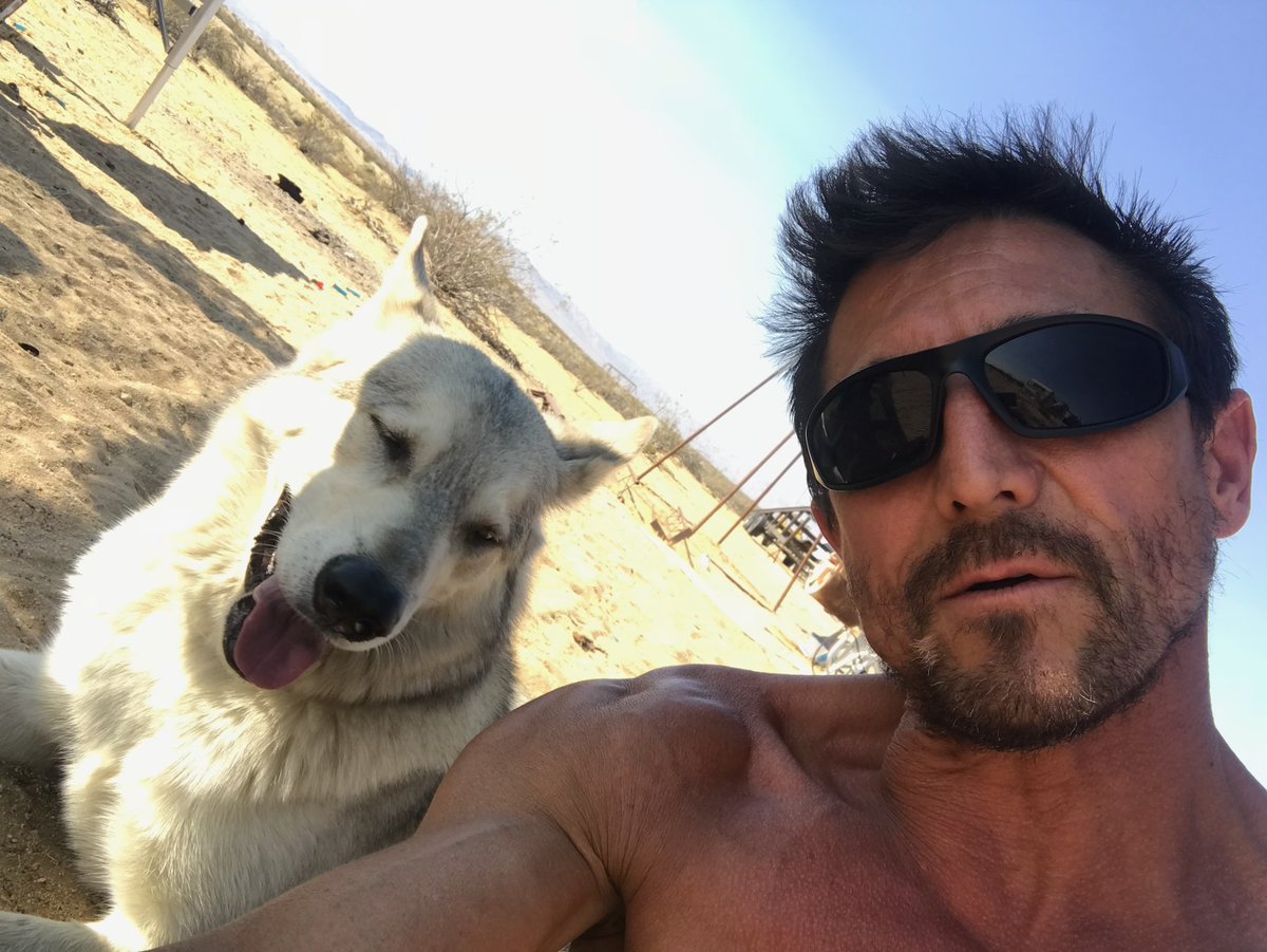 tommygunnxxx's tweet photo. Just me and a good reason to smile. 🐾 #throwbackfriday #cutedog #aborable https://t.co/t2gZlpxWwq