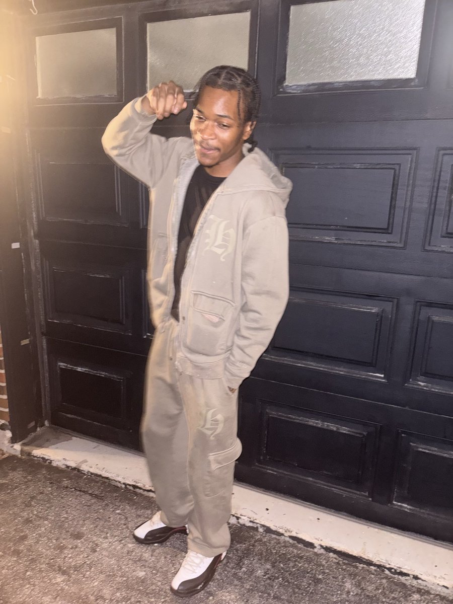 Br3Dda's tweet photo. Merry fucking Chrysler to all 🌲 https://t.co/I7dnR6tg0F