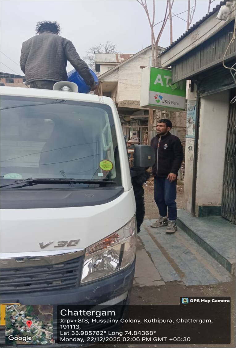 Bdobkpora1's tweet photo. As part of #GoodGovernanceWeek2025 ,a sanitation drive was conducted to promote cleanliness and public well-being
@acpbudgam 
@AcdBudgam @DC_Budgam https://t.co/bltq12G4tq
