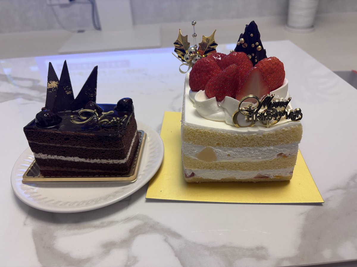 kyurimg's tweet photo. クリスマスケーキ今日も食べられるのうれぴ https://t.co/D8KbSw6i7t