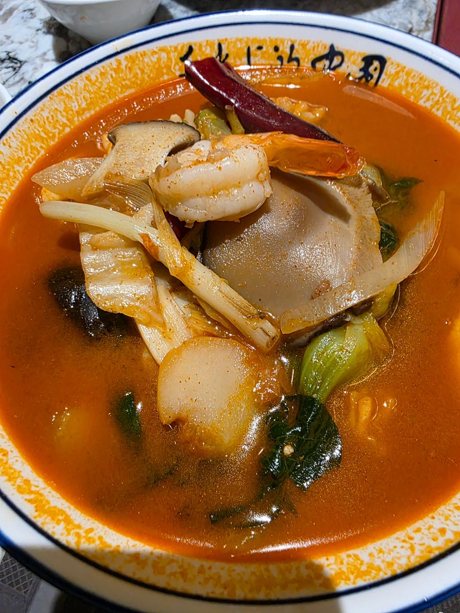 528text's tweet image. 251226 🦊💬 03:50 PM KST

🦊 i had a meal with gunwook
🦊 *pic*
🦊 *pic*
🦊 jjamppong and tangsuyuk for the first time in a while 🤤