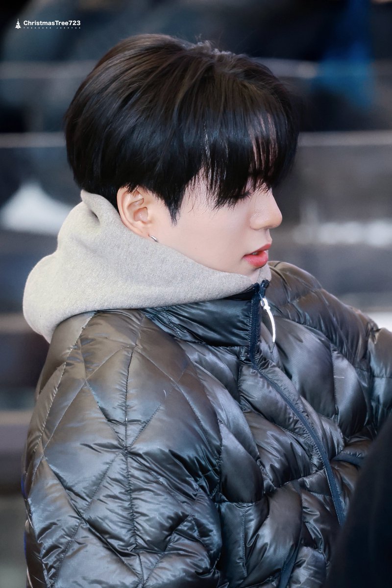 wyoonw's tweet photo. 오늘 윤재혁 미모가 진짜 미친것같다,,(p) https://t.co/n2lE4fB6ob