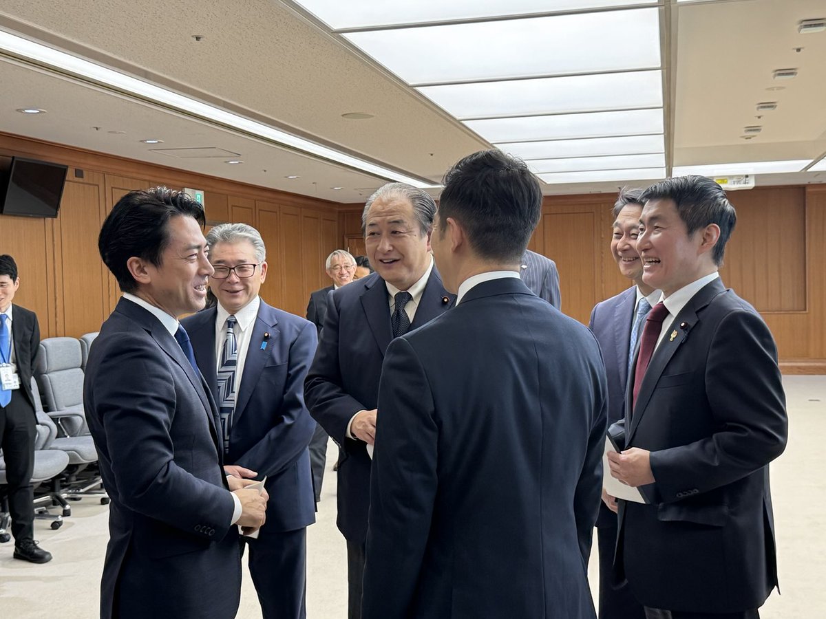 鈴木健太 秋田県知事そして県内の首長さんと共に、小泉進次郎 防衛大臣にクマ被害防止支援活動の御礼をしました。陸上自衛隊の協力は間違いなく秋田県民の安全・安心の精神的な柱になりました！防衛省・陸上自衛隊の皆さん、本当にありがとうございました！