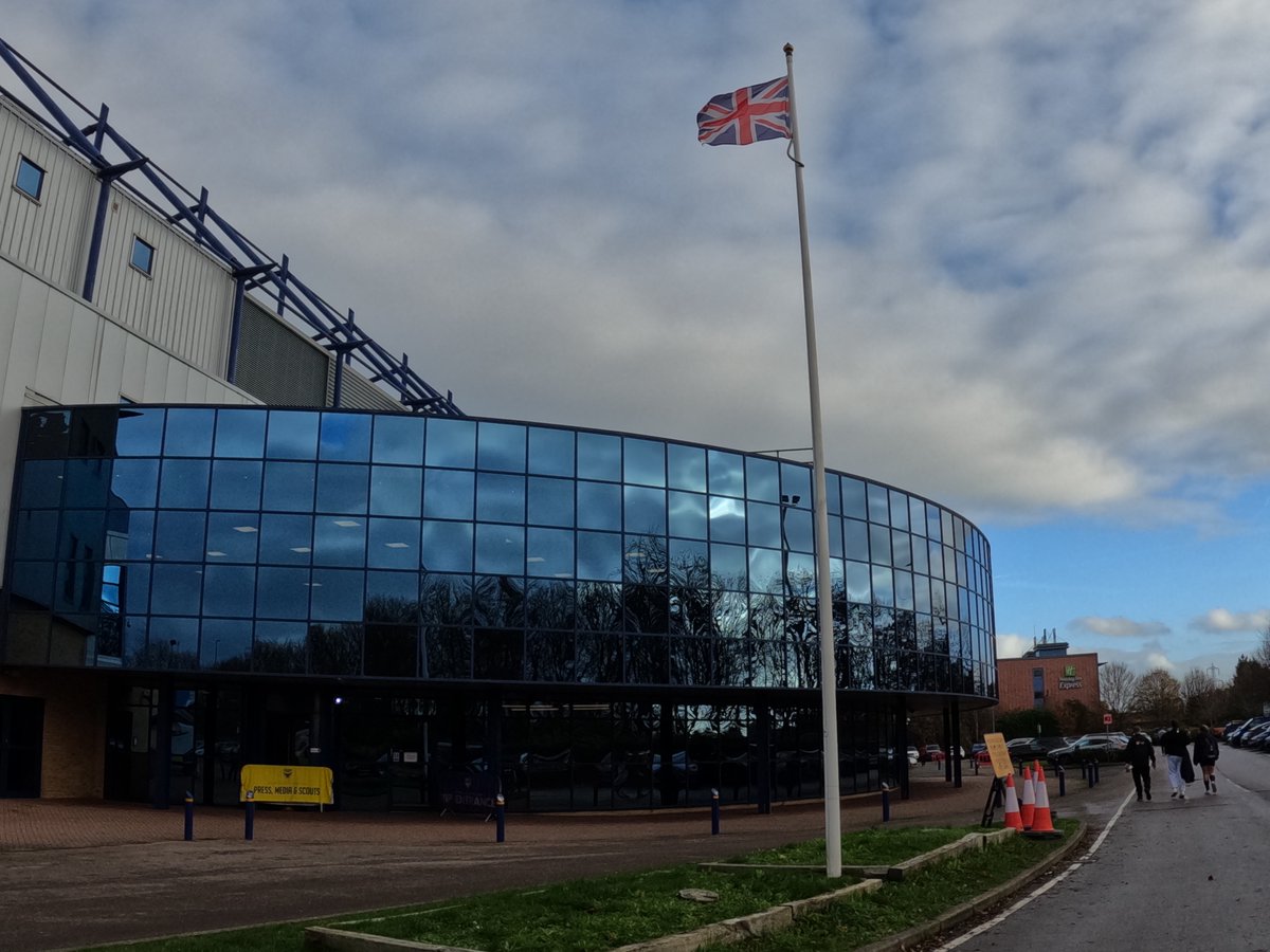 TVP_Football's tweet image. Christmas done, Turkey eaten, family left 🎄
Now #OUFC fans in true festive tradition: time to cheer on @OUFCOfficial as they face #SaintsFC on Boxing Day ⚽💛
We’re working with @saintsfccop to keep you safe, we can’t guarantee protection from refereeing decisions 🤦‍♂️
#COYY