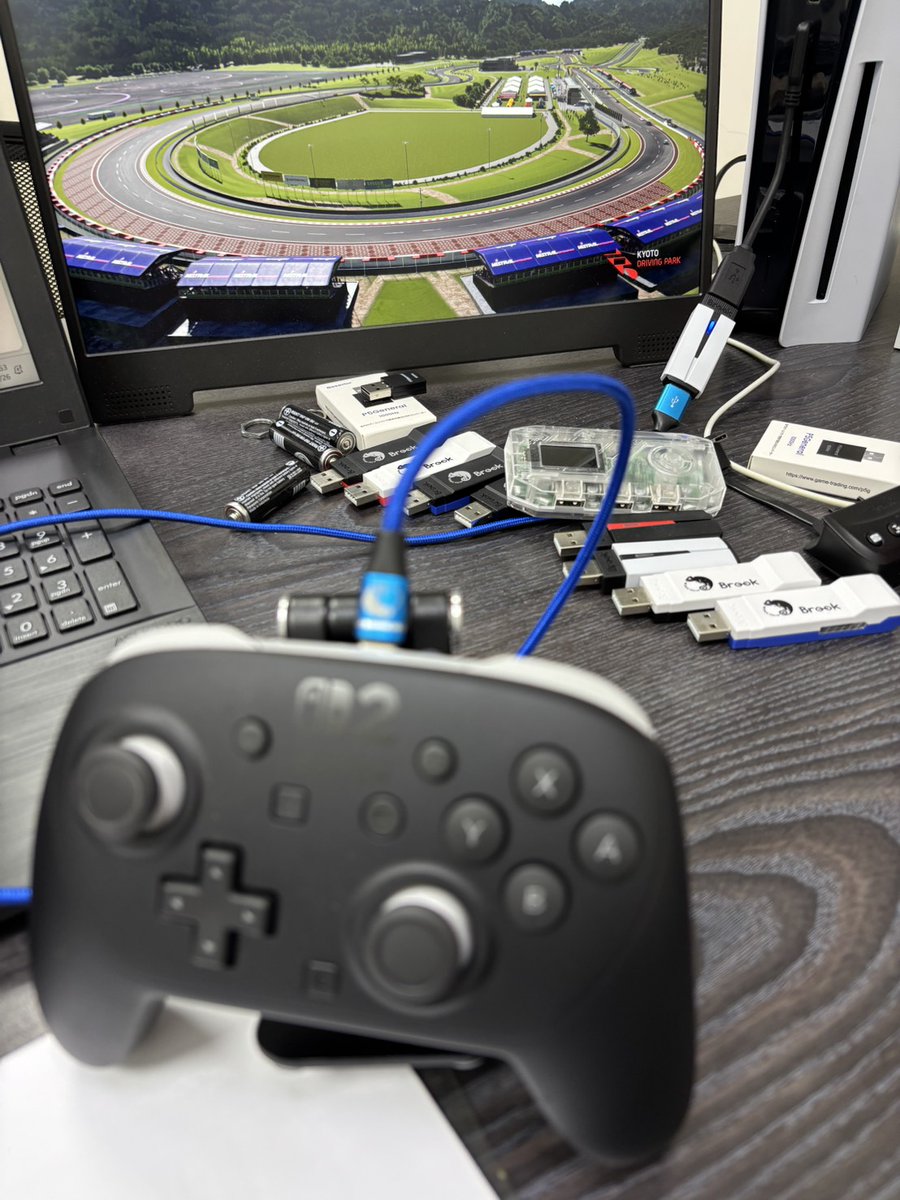 tsongihy's tweet image. The #Switch2 Pro controller has execellent hand feel.

🥳Brilliant news😎 It's fully compatible with  #GranTurismo7  on #PS5 ,when connected to  #Wingman_P5 adapter.

#Racing #Brookgaming #GranTurismo7 
Amazon US: a.co/d/cVxzqEq
Amazon JP: amzn.asia/d/9D8Yo6J