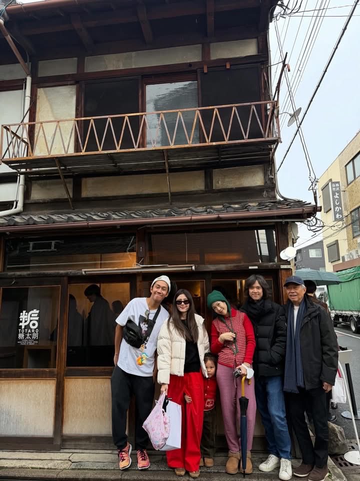 nateegetsunova's tweet image. Christmas in KYOTO 🍵🎄💃🏻👧🏻🍚⛩️🎅🏼🪾🏨🍜🥩👾💚🤰🏻👽🎥 #LL🍙 #kyoto