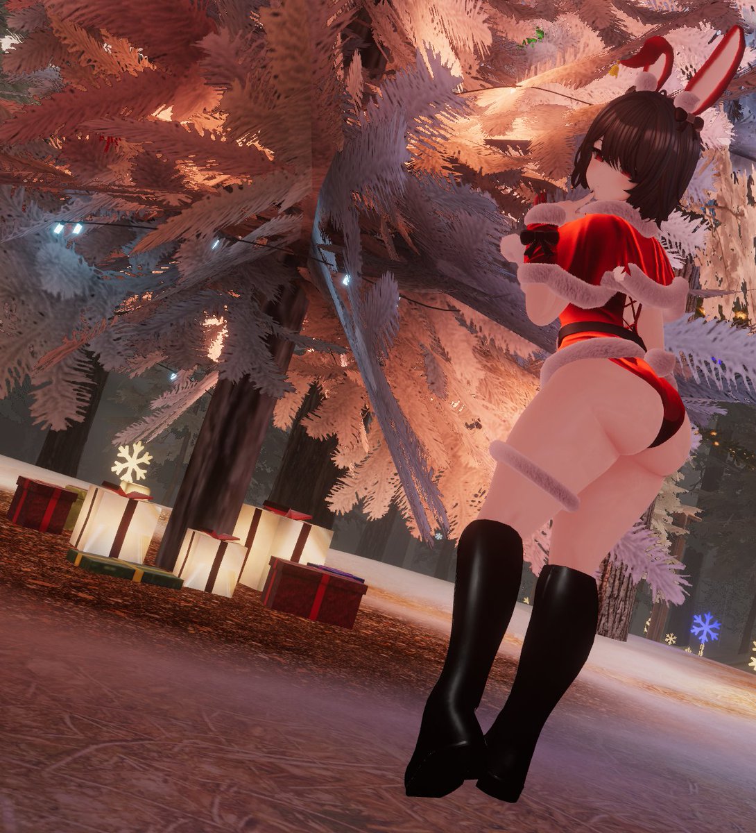 It seems one of your gifts has arrived fashionably late~ But are you really going to complain?~