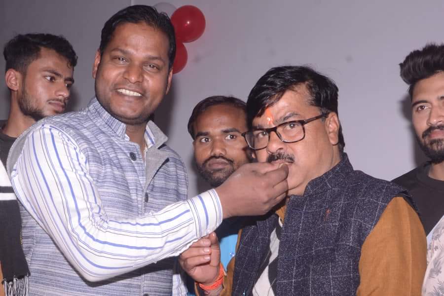 मैनपुरी सदर से पूर्व विधायक आदरणीय  राजकुमार यादव  उर्फ राजू भैया जी को जन्मदिन की हार्दिक बधाई
और शुभकामनायें   🎂🎉💐🥰🙏
<a href="/mediacellsp/">Samajwadi Party Media Cell</a>