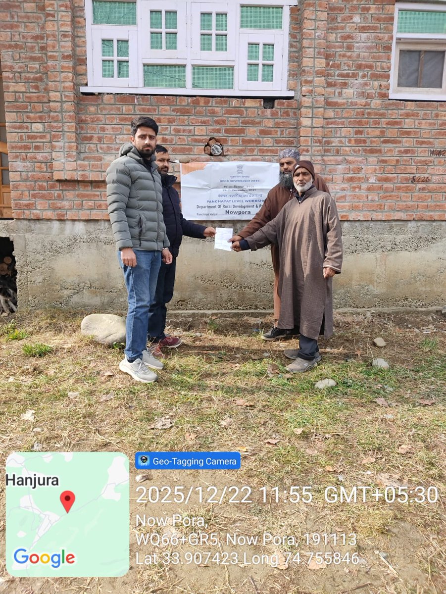 bdonagam's tweet photo. #GoodGovernanceWeek2025 
#PrashasanGaonKiOre 
Issuance of Job card during Good governance week 2025 at Panchayat Halqa Nowpora Block Nagam https://t.co/QIikpJTPUq