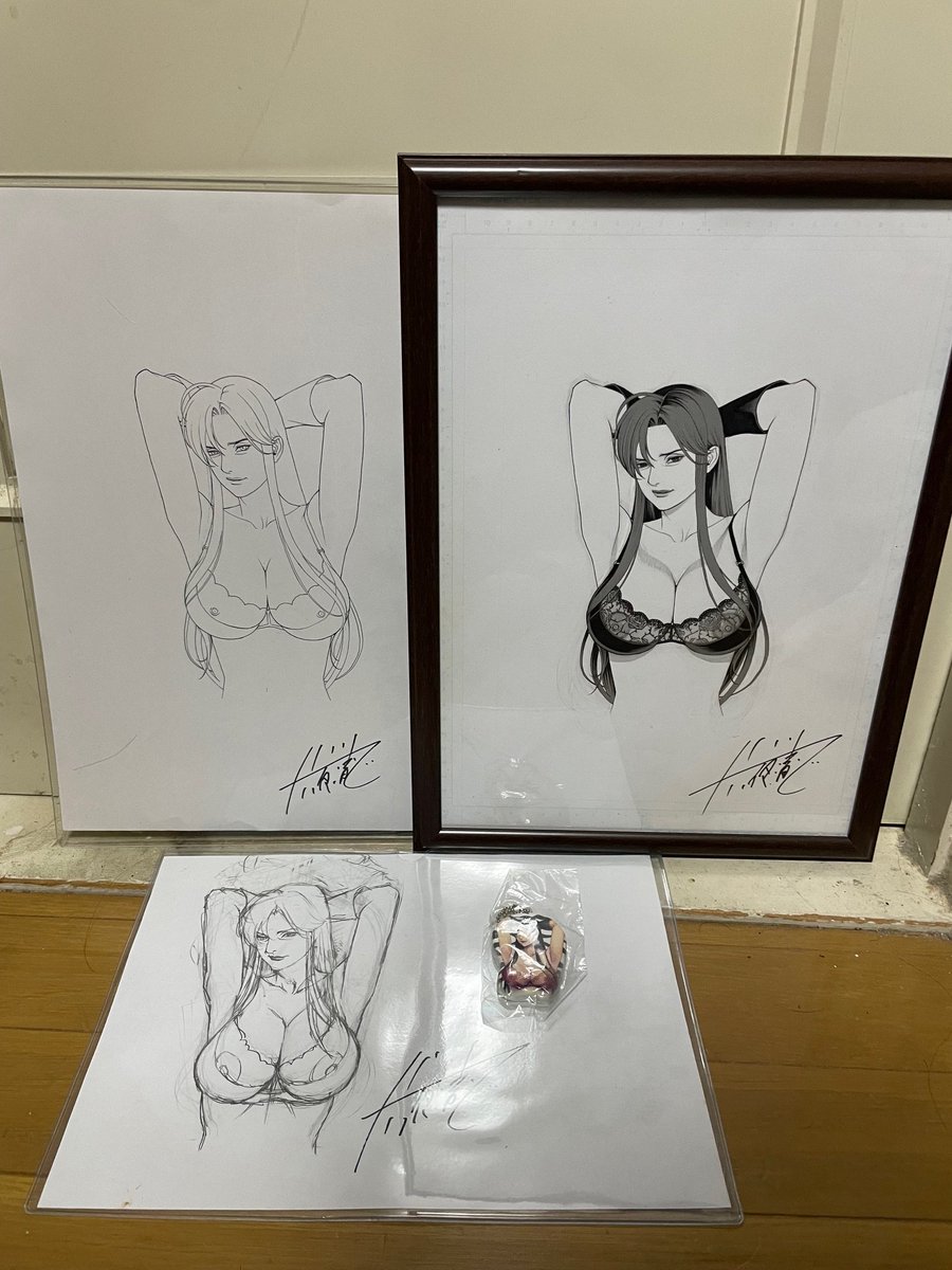 【BOOTH販売】

「COMIC1☆20」にて頒布された、#シーマ様 (ガンダム0083)の「おっぱいストラップ」の「生原稿+彩色用線画+粗ラフ絵+グッズ<四点セット>」になります。
生原稿、彩色用線画、粗ラフ絵には「十六夜清心」本人による直筆のサインを入れさせて頂いております。 