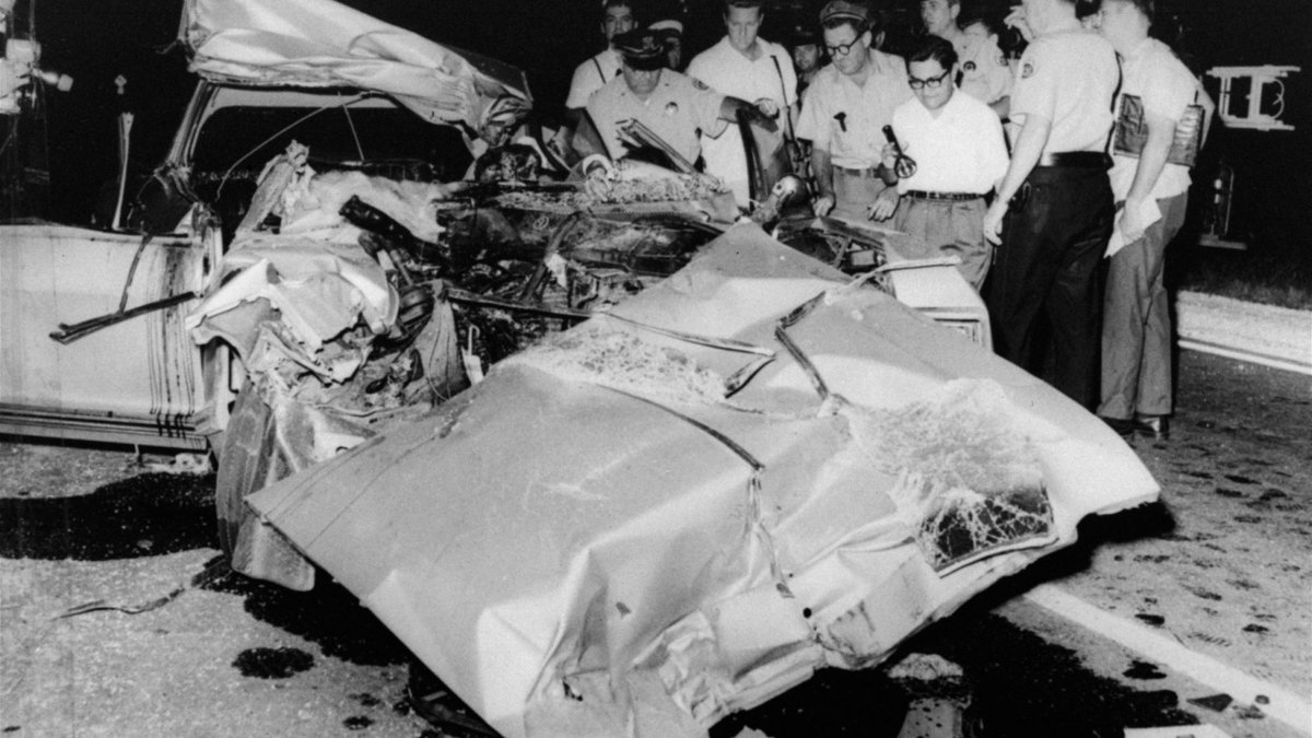 فصلنامه سینمایی حلقه tweet media