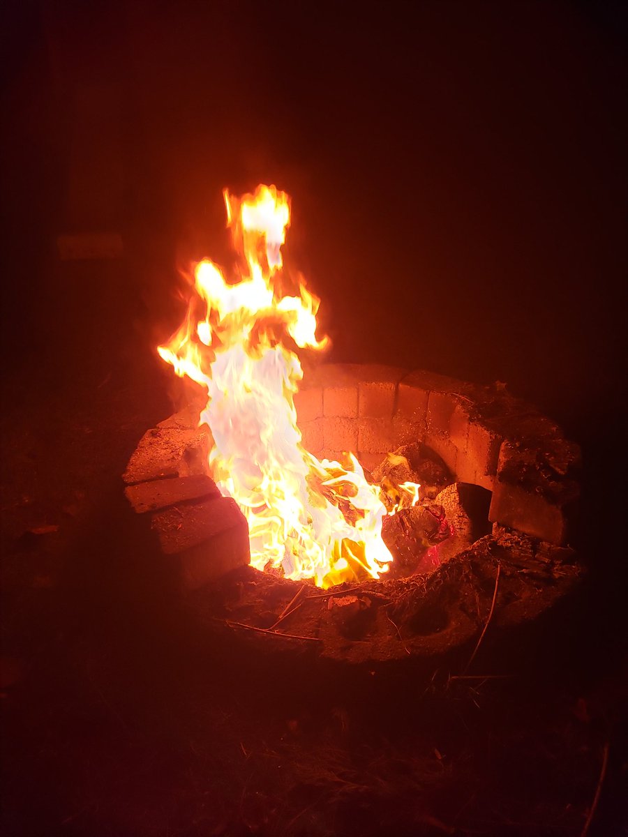 MindlessFudge's tweet image. There's a flame atronauch in the Christmas fire, kids.