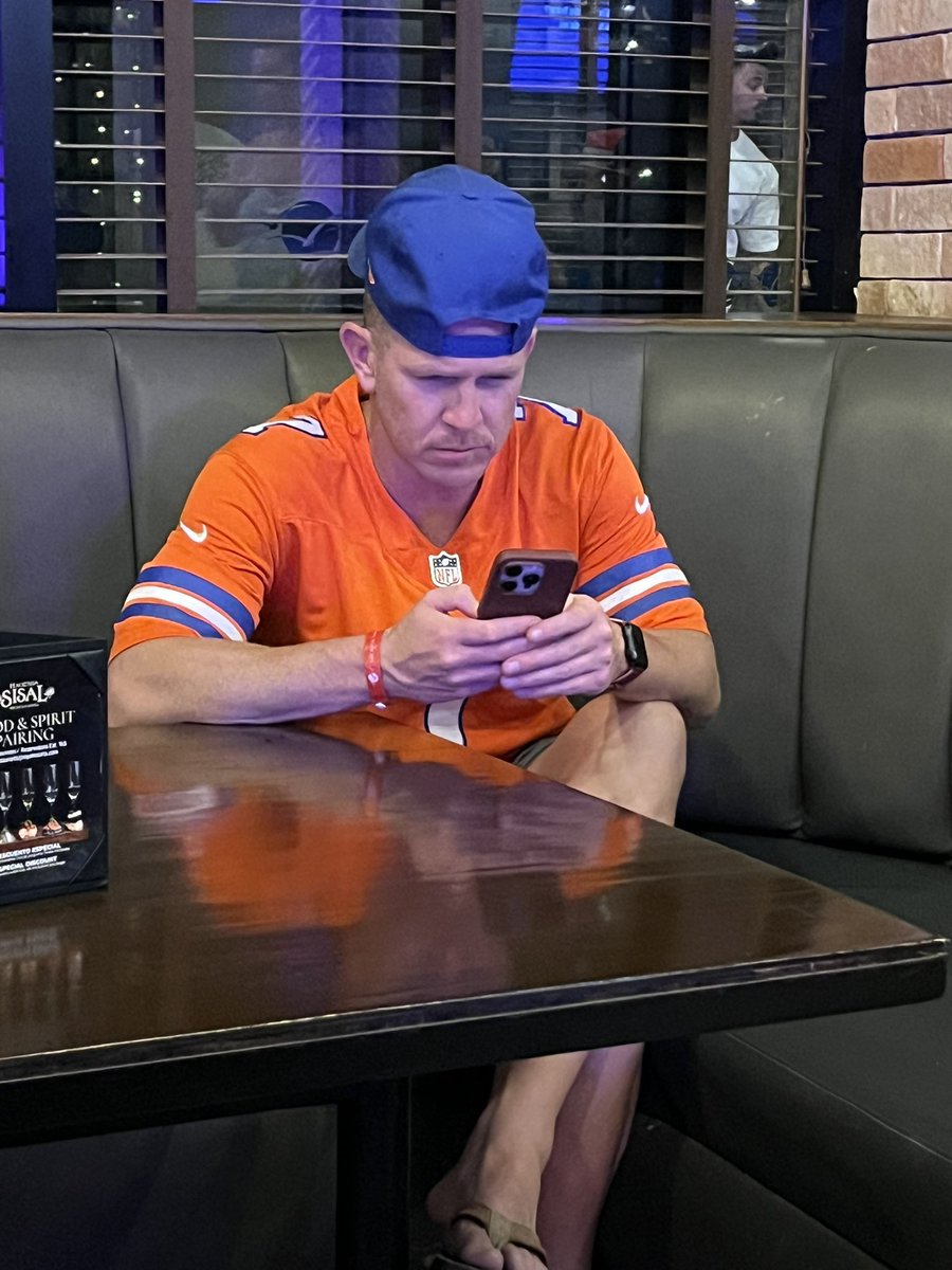 mjanse03's tweet photo. Step it up broncos!! We’re watching from Cancun!!#foximpactonfl @coachjansen https://t.co/WxH4QS0qob