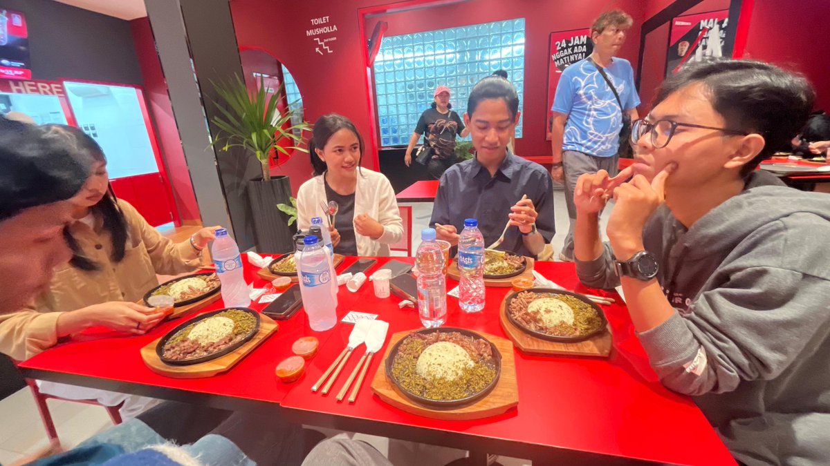 nurulprytno's tweet photo. 🍽🍽🍽 https://t.co/43mmfskpri