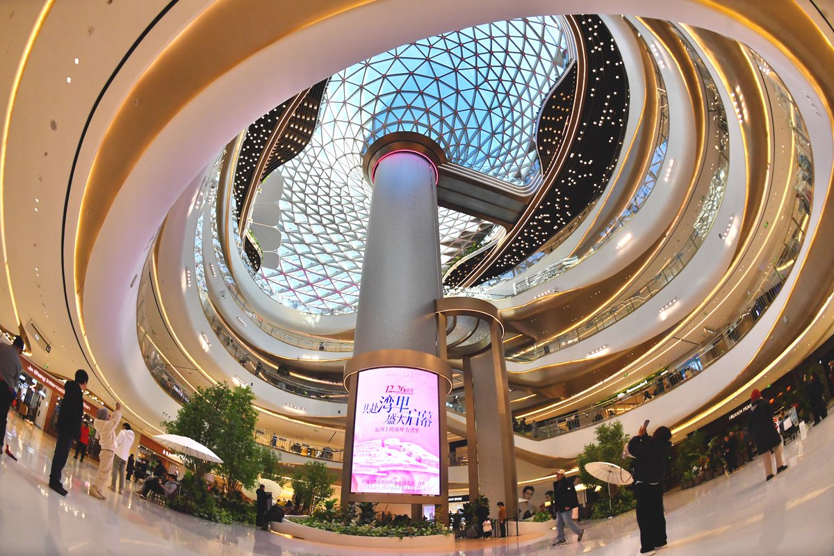 DailyBeijing's tweet photo. “湾里”正式营业
"Is this shopping center an outlet mall?" On Dec. 26, the highly anticipated "#Wanli" project, an international commercial and entertainment complex in #Beijing, officially opened for business! https://t.co/XehFMOaDeT