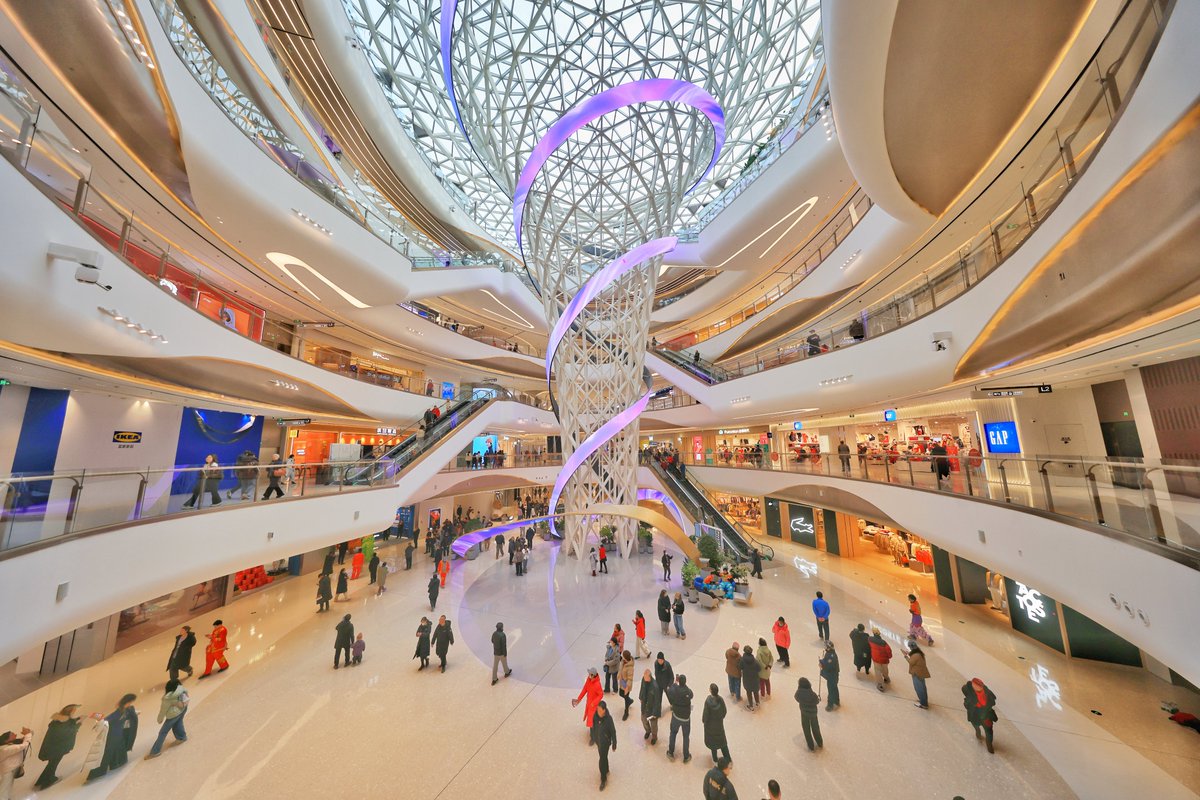 DailyBeijing's tweet photo. “湾里”正式营业
"Is this shopping center an outlet mall?" On Dec. 26, the highly anticipated "#Wanli" project, an international commercial and entertainment complex in #Beijing, officially opened for business! https://t.co/XehFMOaDeT