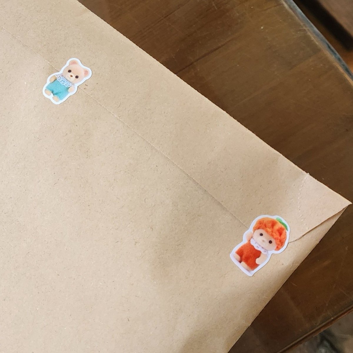 myfinalxve_'s tweet photo. 미루고 미루다가 (현생이너무바빳어요.샤갈!) 드디어 오늘 여러분의 마음을 담은 편지를 종호에게 전달했답니당! 기부증서와 함께라서 더 의미 있었어요 🤭 올해가 가기 전에 전달할 수 있어서 얼마나 다행인지요 ㅋㅋㅋㅋ 예쁜 마음들 모아주신 모든 분들께 다시 한 번 정말 감사드립니다 🐻💕 https://t.co/vWx51llAUP