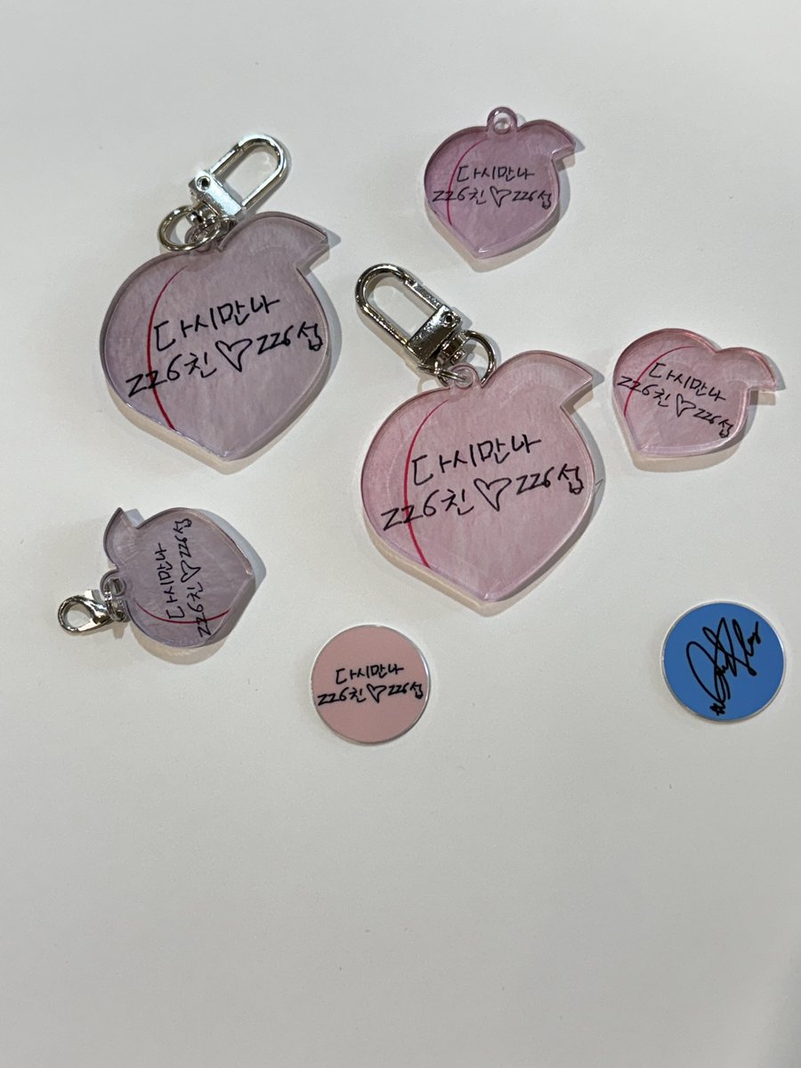 🍑 알티이벤트 🍑

색감 테스트하느라 탄복숭아부터 너무 익은 복숭아 등등 여러가지 탄생되었는데 키링일수도 있고 스마트톡일수도 있습니다 
랜덤으로 뽑아서 드리려고요

🩵게시물 알티
🩵작은 후기 필수
🩵다음주 언젠가 당첨발표 

*배송비 발생됩니다