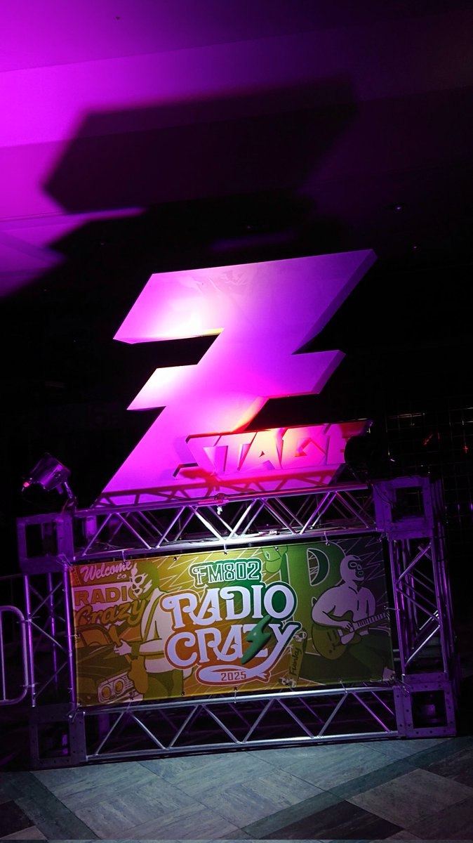 atsushi103's tweet photo. TODAY'S LIVE🎶 2025 #159 12/26
#RADIOCRAZY2025 #INTEXOSAKA
昨年に続いてというかここ数年は年末の風物詩となってる😂レディクレ🎶
今年は初の4日間通しで😆
トラブル発生も入場完了、間も無く🎶開演😉
🍺はまだ飲んでない😓
トッパーは Z STRAGE で、TELE😆!!! https://t.co/ghGXDtcgIs