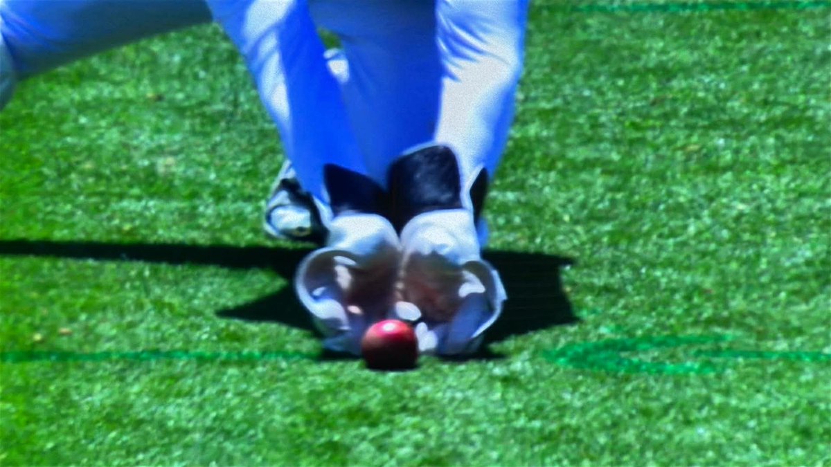 cockroachBLUE's tweet image. Imagine appealing for this? And conning the umpire to give you a free review

#Ashes #cheats #AUSvENG #BarmyArmy