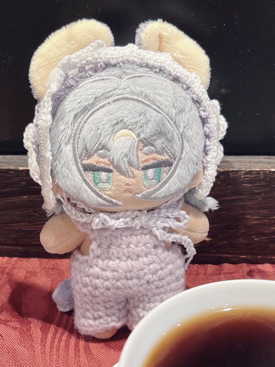 okonadoll's tweet photo. ごぱんやさん(@gohan_no_kaori )と作品交換でぬいちゃん専用お洋服を作っていただきました💖💖
バブーシュが繊細でかわいいく色合いも理想のお洋服を編んで頂けました！！
撮影が遅くなりお待たせして申し訳ありません💦
この度は本当にありがとうございました😊

 #ごぱん��手芸 https://t.co/QK4CMvh5Ft