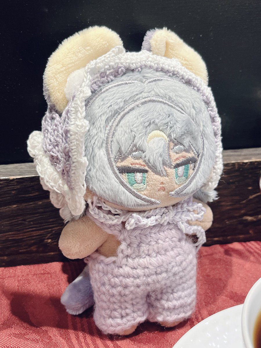 okonadoll's tweet photo. ごぱんやさん(@gohan_no_kaori )と作品交換でぬいちゃん専用お洋服を作っていただきました💖💖
バブーシュが繊細でかわいいく色合いも理想のお洋服を編んで頂けました！！
撮影が遅くなりお待たせして申し訳ありません💦
この度は本当にありがとうございました😊

 #ごぱん��手芸 https://t.co/QK4CMvh5Ft