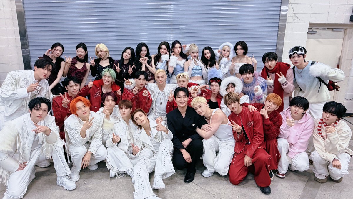 NEXZ_official's tweet image. [#2025SBS가요대전]

JYP Nation ❄️🎄❤️

@day6official @Stray_Kids @ITZYofficial 
@NMIXX_official @kickflip_jype 

#YoungK #StrayKids
#ITZY #NMIXX
#NEXZ #KickFlip
#SBSGAYODAEJEON