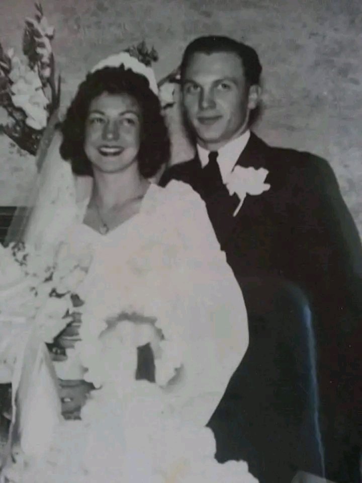 CrazyVibes_1's tweet image. "My parents have been married for 75 years but few have noticed. Most of their friends have died. I contacted 6 local news stations and the Union Tribune newspaper giving details so they could do a story on their lives. Not one response from anyone. I think living into your 90's…