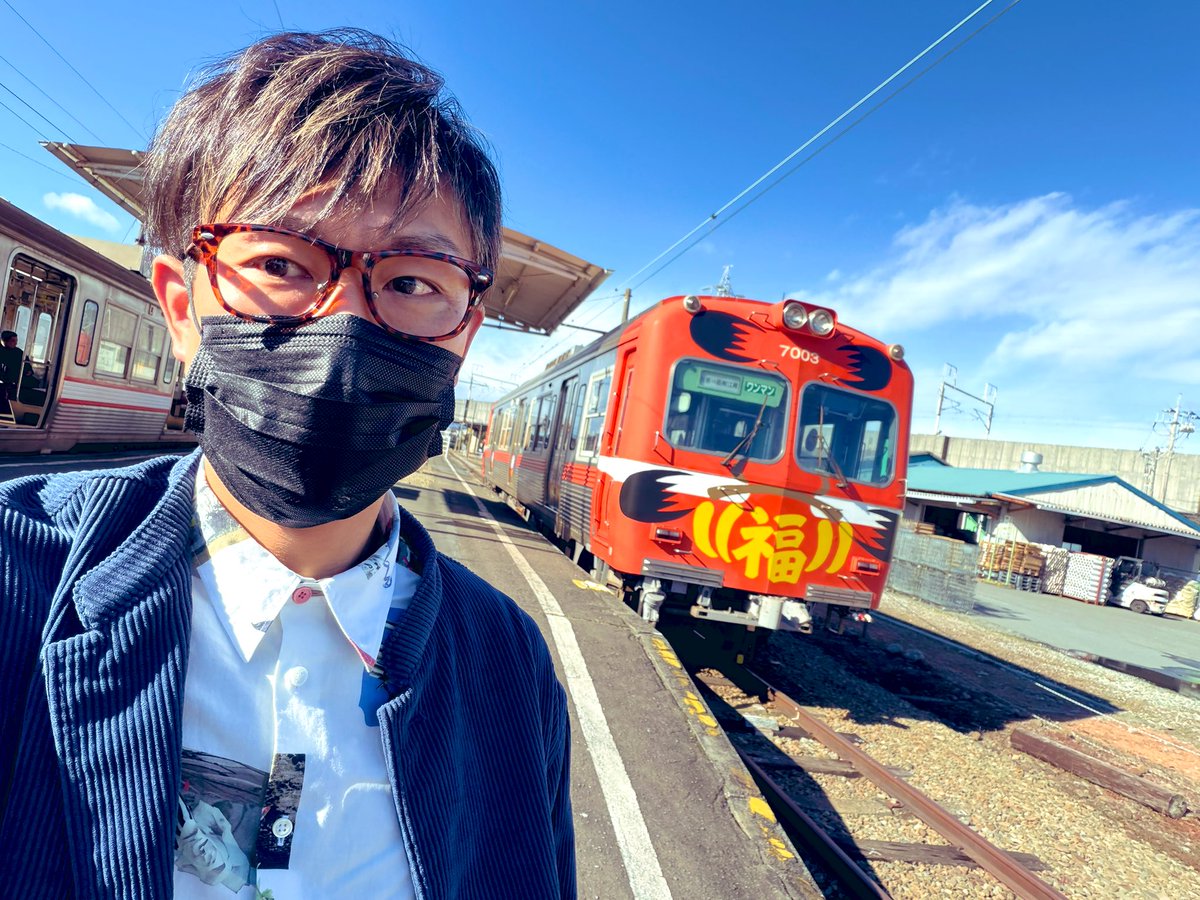 kazuhiro_datsun's tweet photo. だるま電車に会いに来た🚃
#富士市 #岳南電車 https://t.co/2u8qKFpPGC