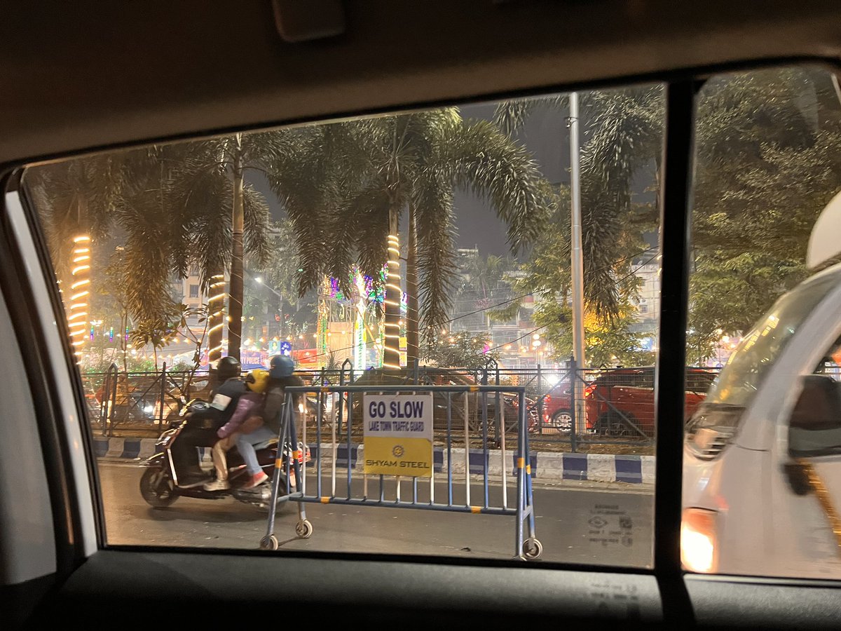 Come back Kolkata!!昔ホームステイとボランティアした場所です。もう11年も前かあと。格差は相変わらず、街の発展は著しく。ホテルのレベルは格段に上がって快適すぎる、、。今朝は大気汚染？の視界不良で朝散歩は断念🚶‍♀️